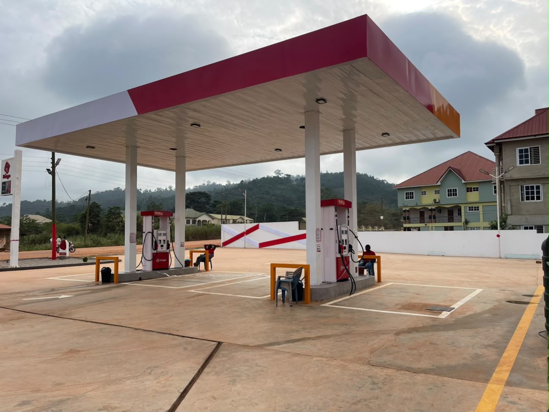 Filling station canopy and forecourt